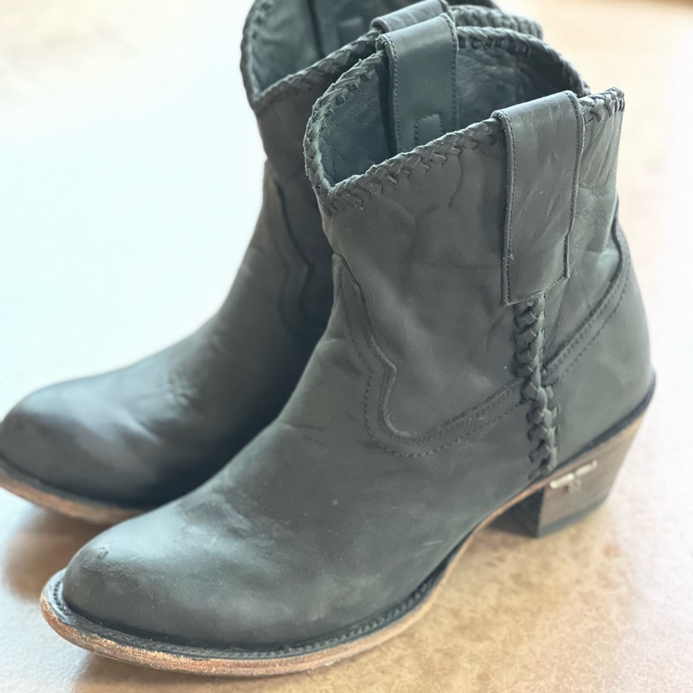 Lane Cowgirl boots